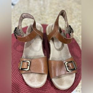 Dansko sandals-size (EU-40)-9